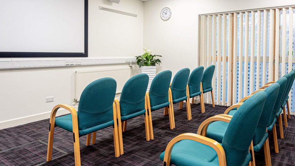 Meeting room with chairs laid out in rows of 5